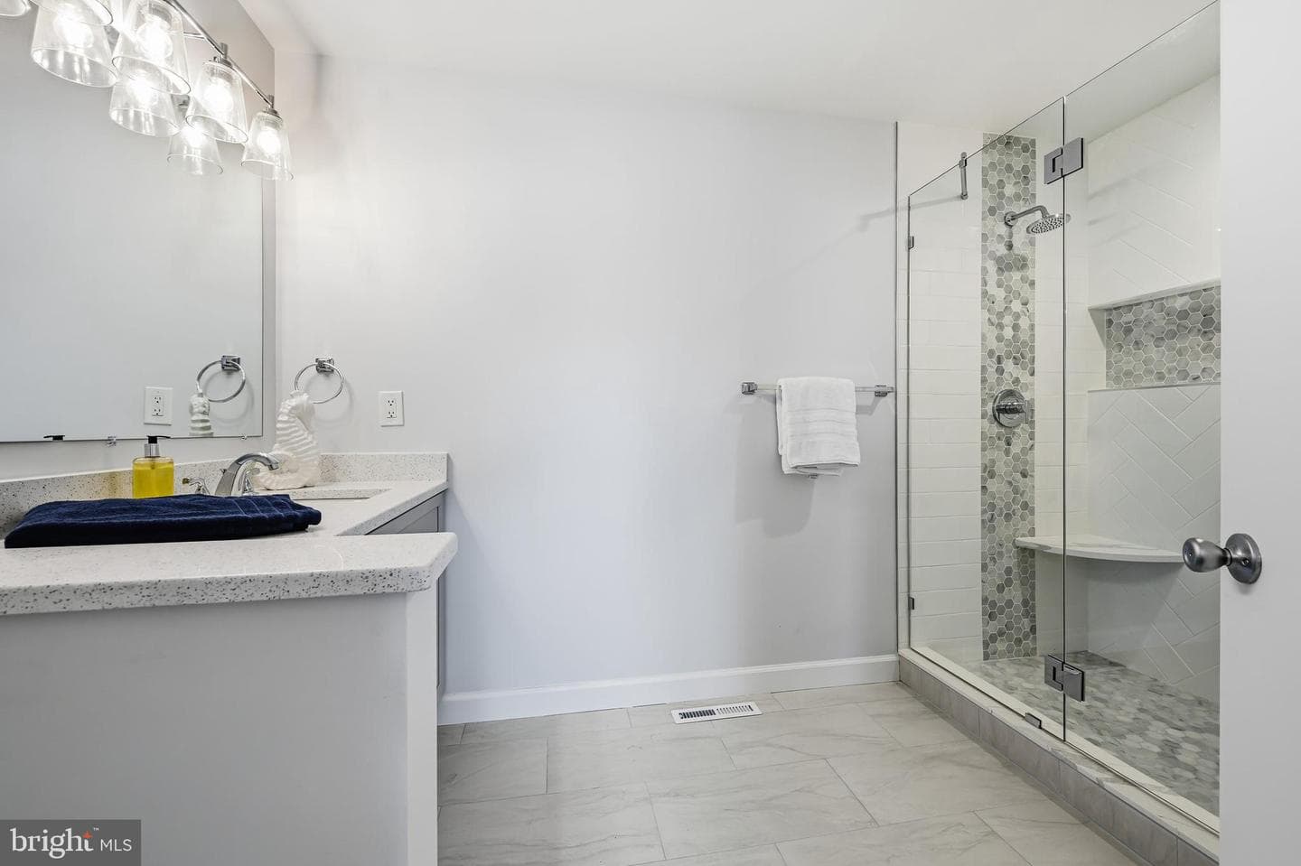 109 Bayview photo 28