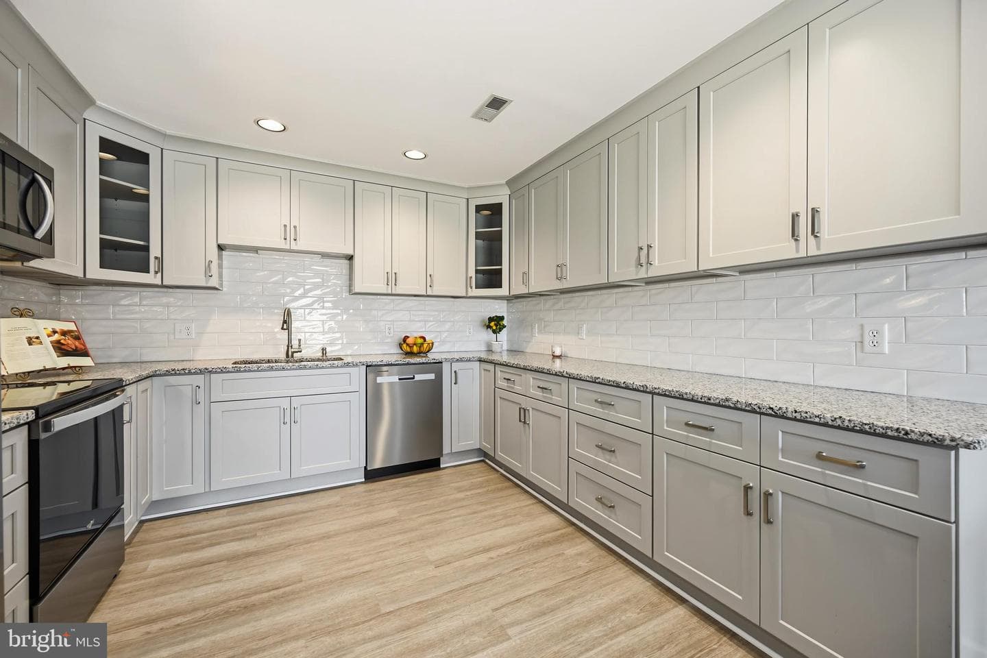 109 Bayview photo 3