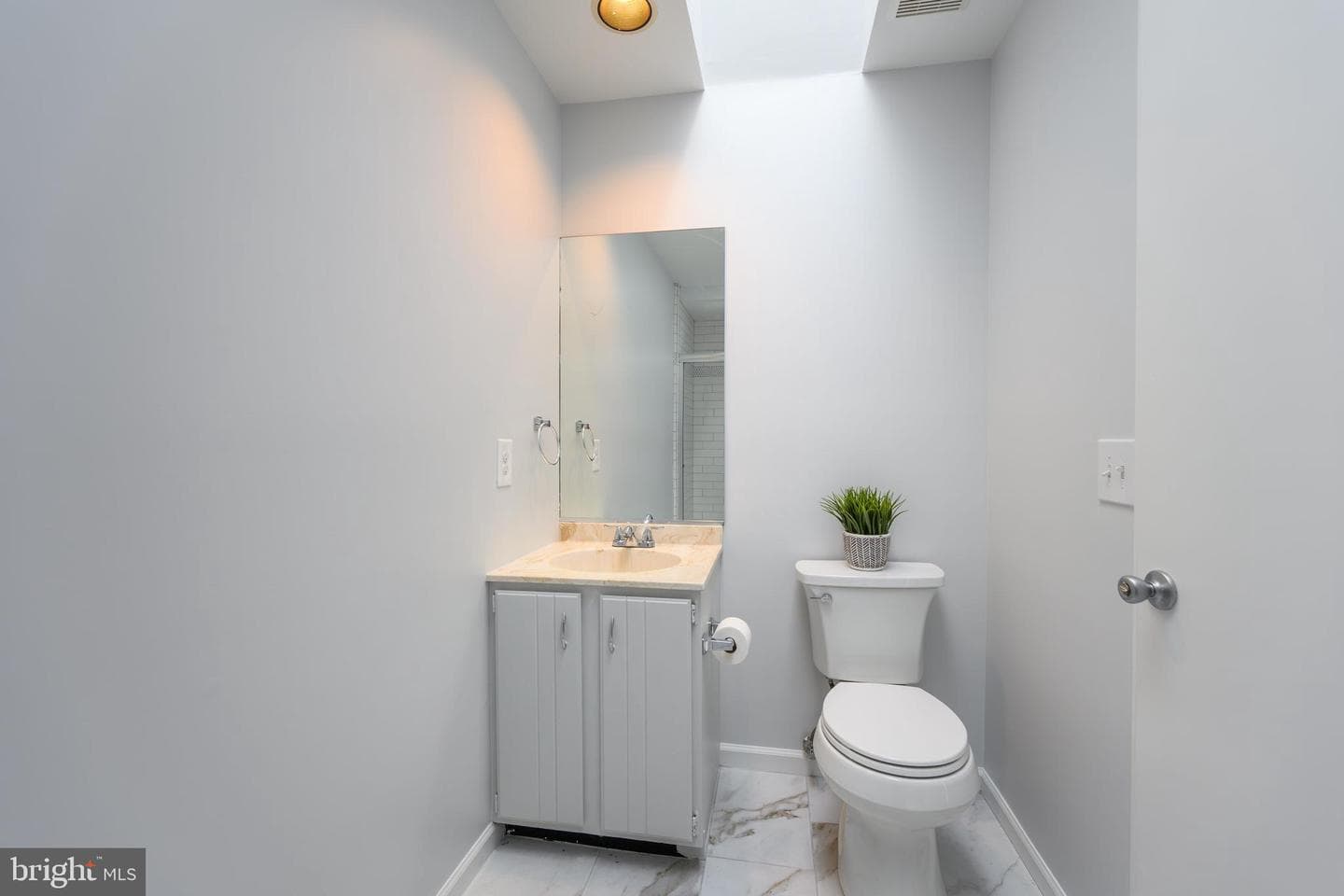 109 Bayview photo 35