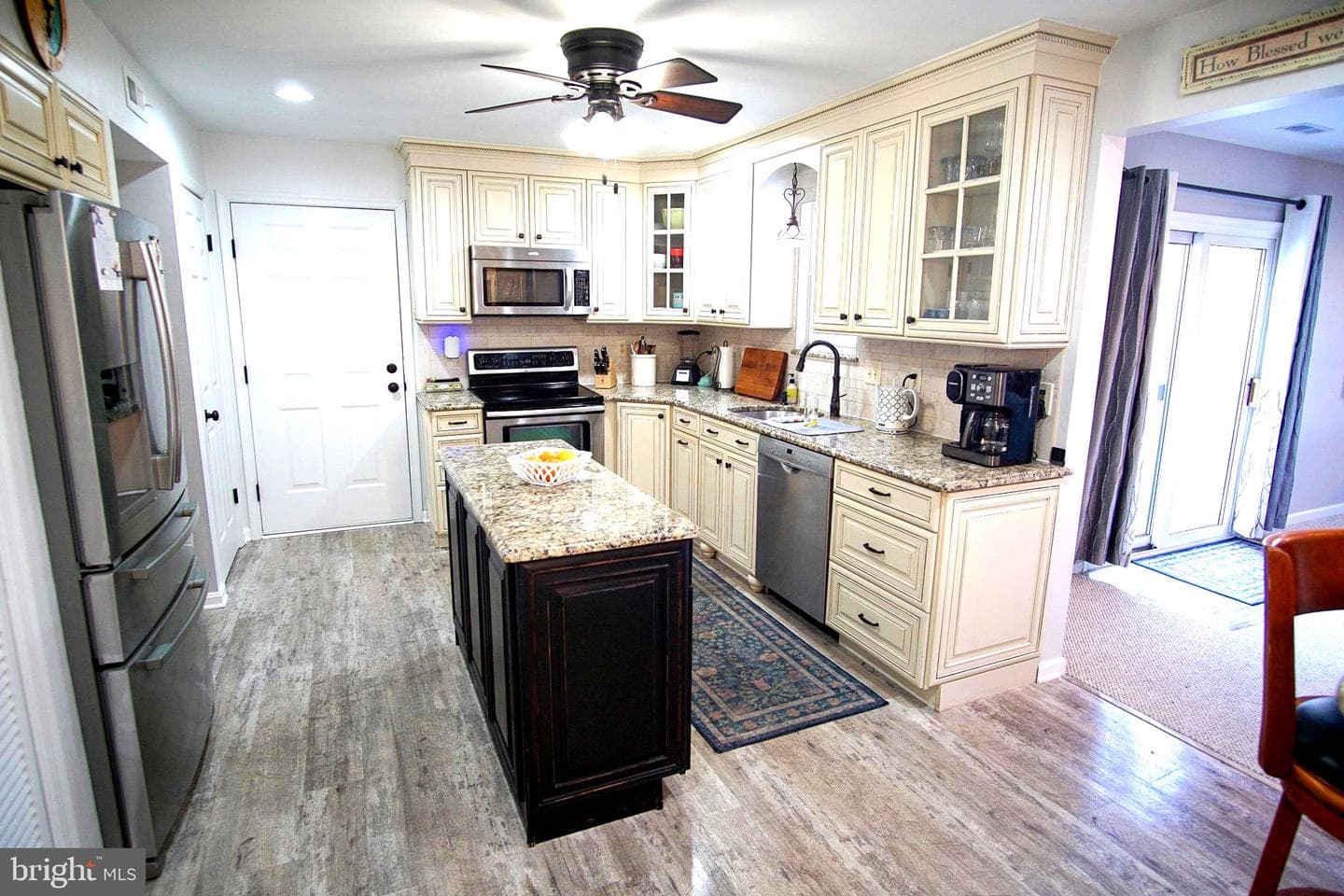 906 Petinot Place photo 4