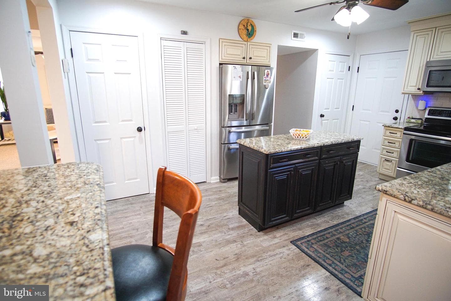 906 Petinot Place photo 6