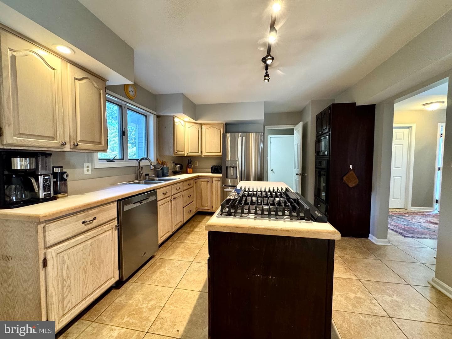 211 Queen Anne Road photo 20