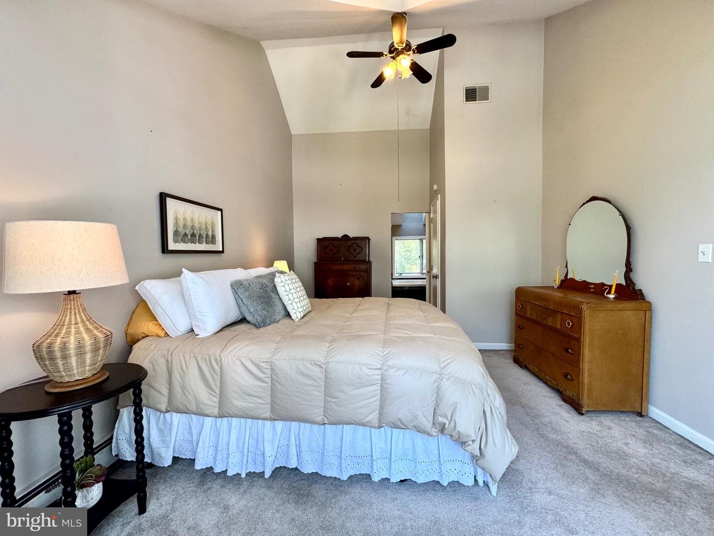 211 Queen Anne Road photo 35