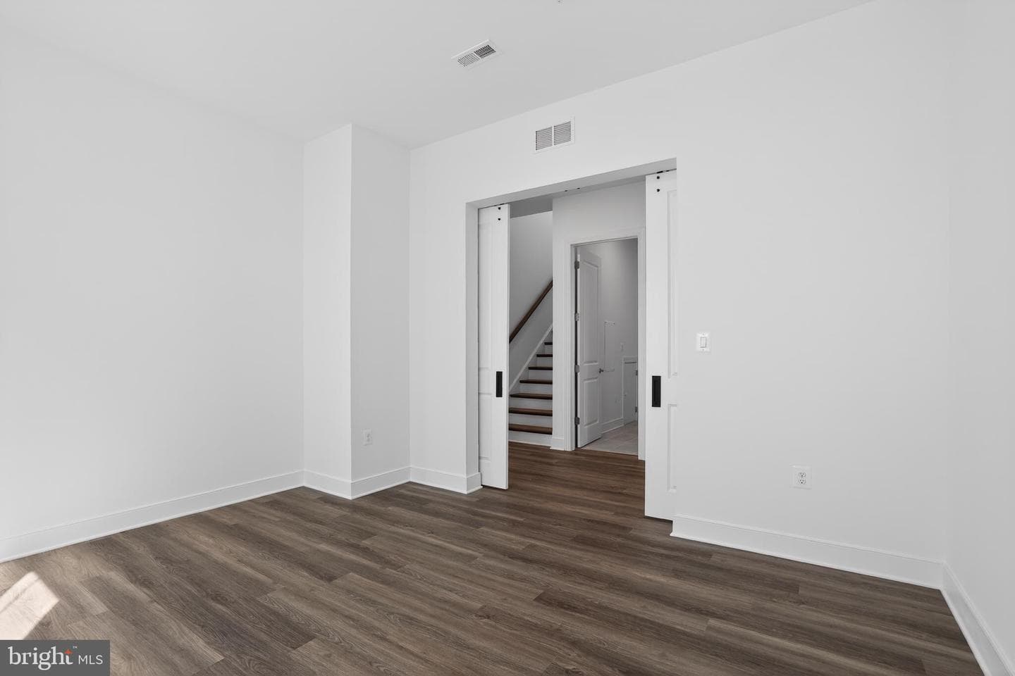 539 Warbler Way photo 3