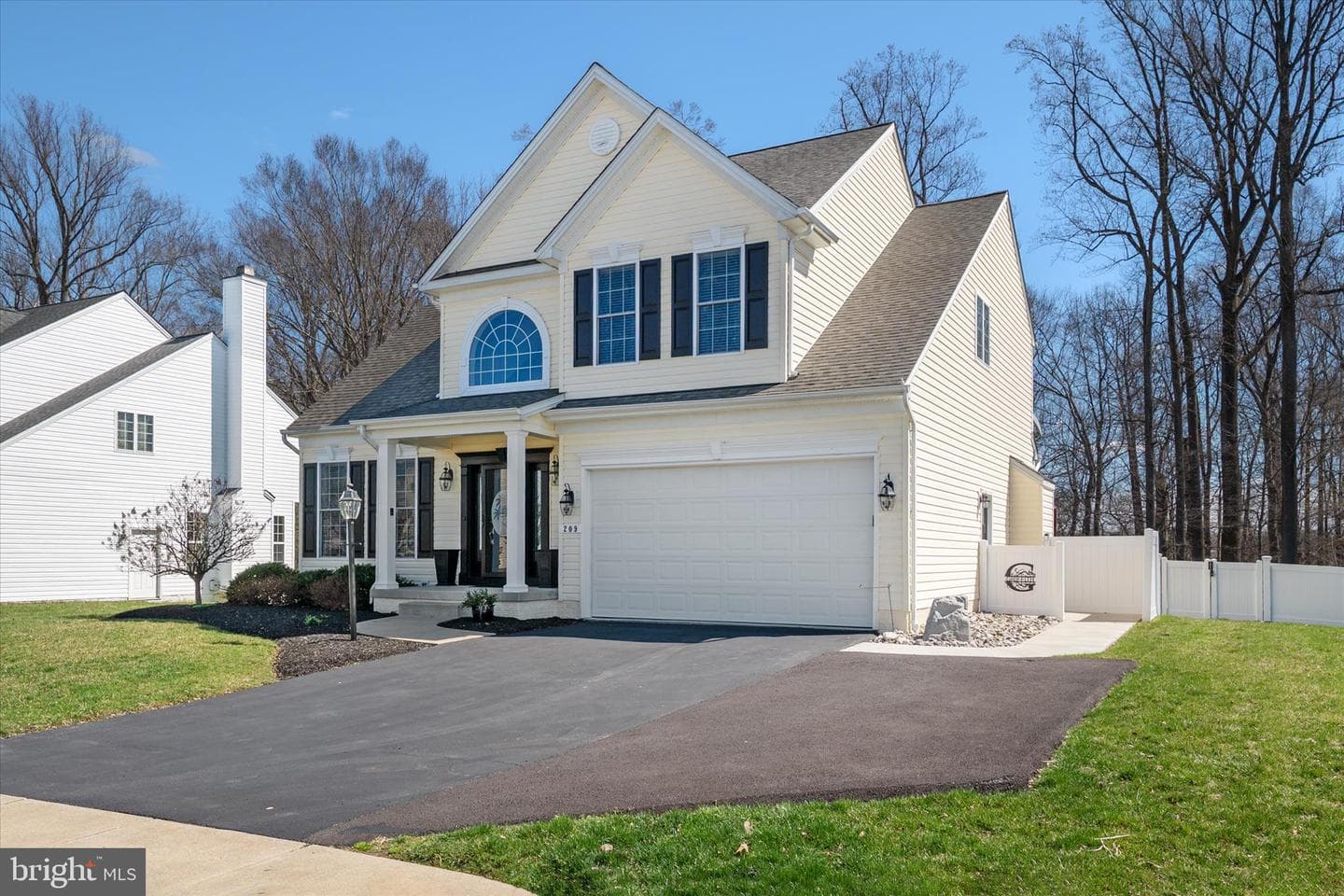 209 N Brook Drive photo 2