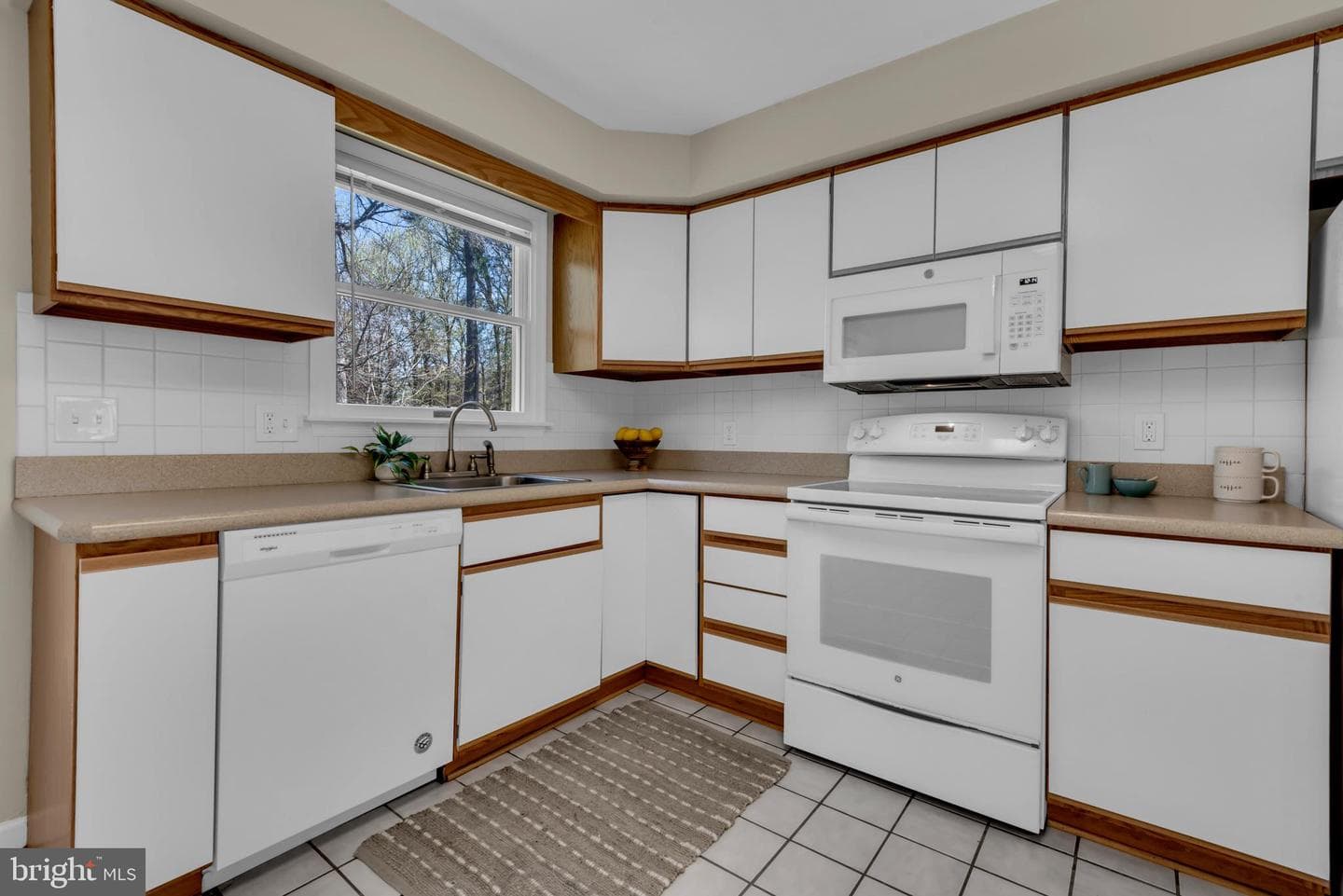 320 Mckay Road photo 17