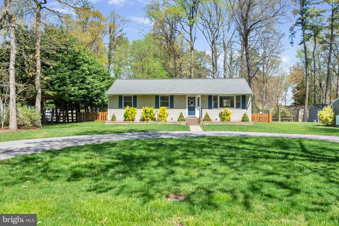 320 Mckay Road photo 2