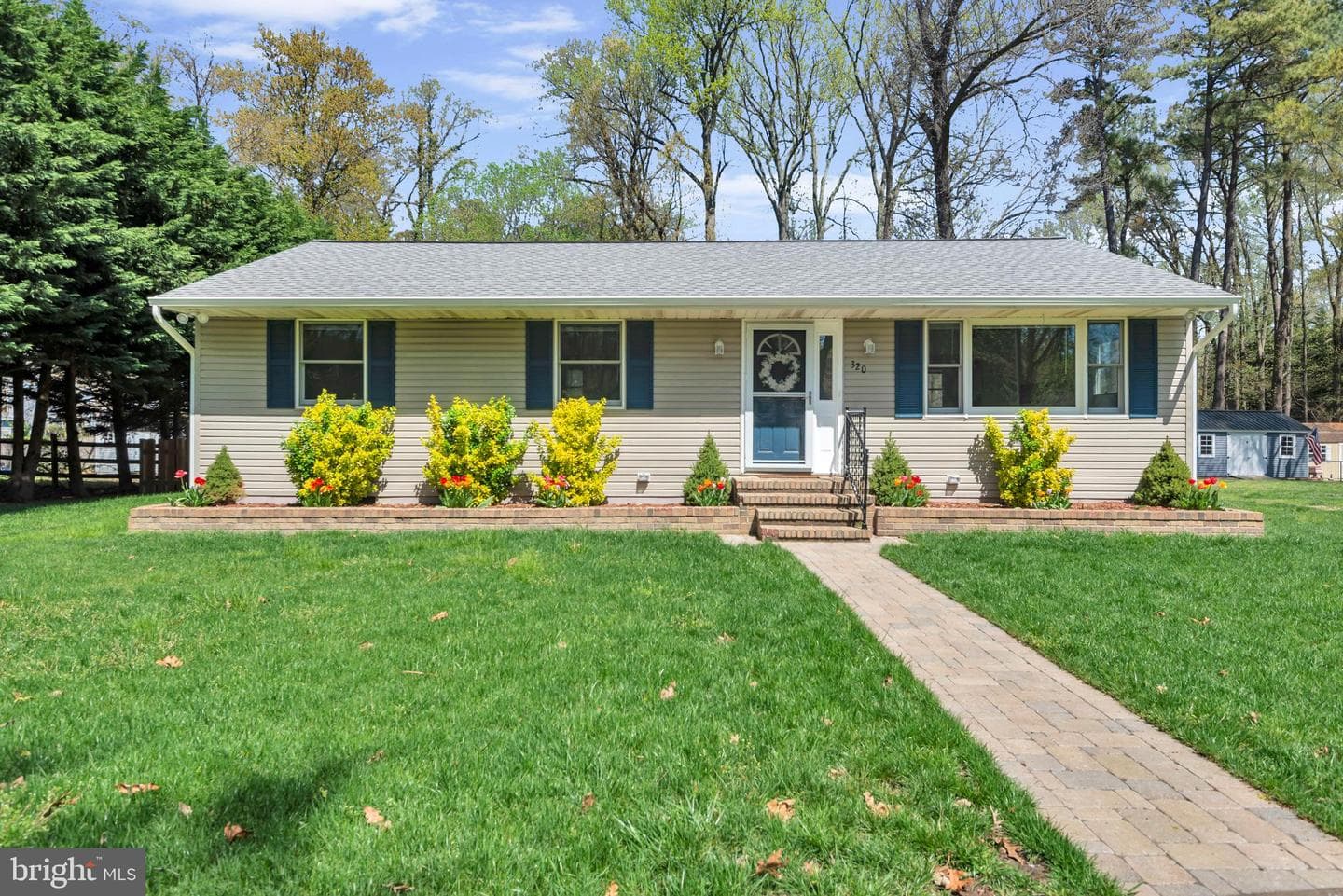 320 Mckay Road photo 3