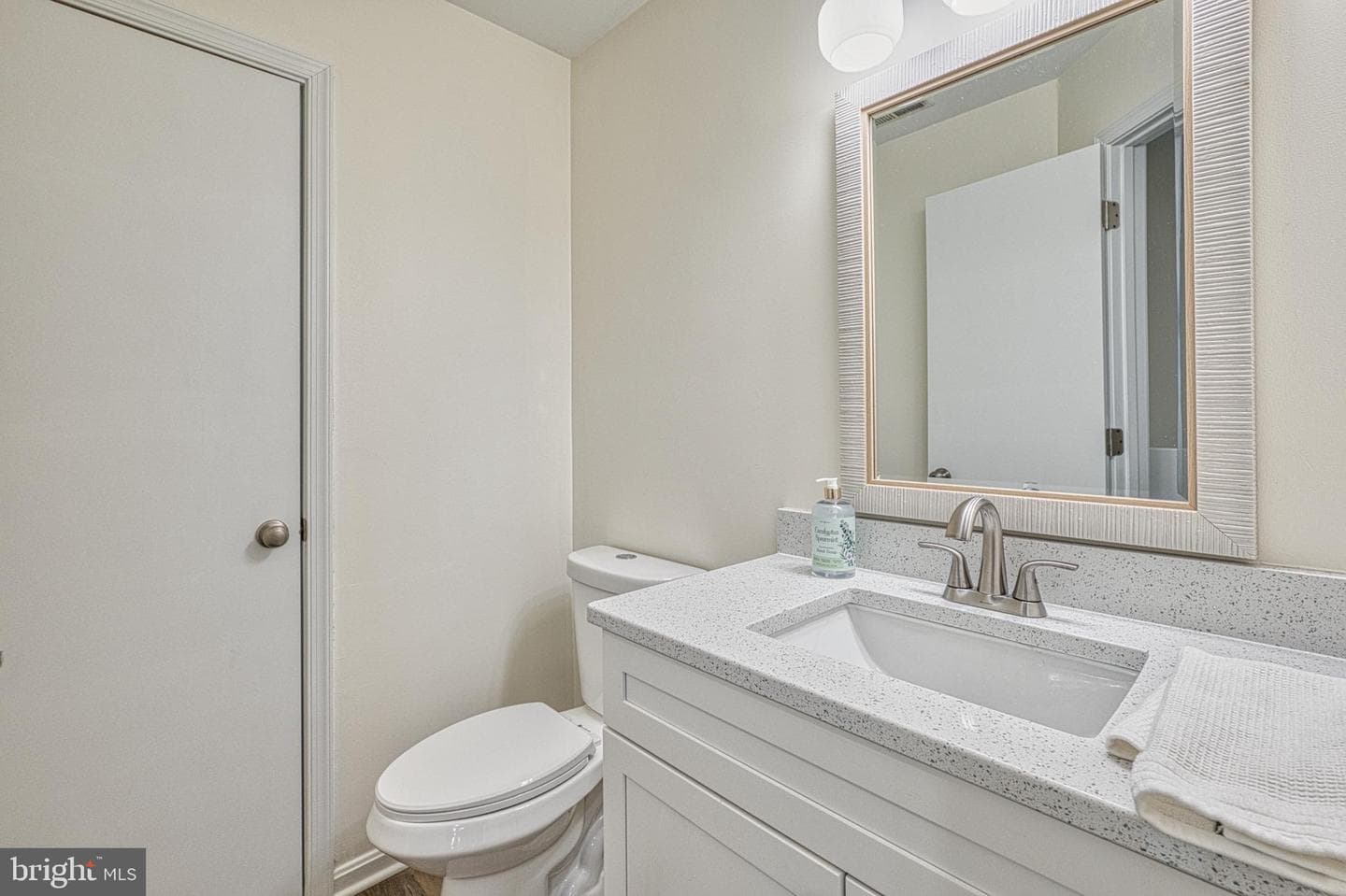 34 Queen Anne Way photo 13