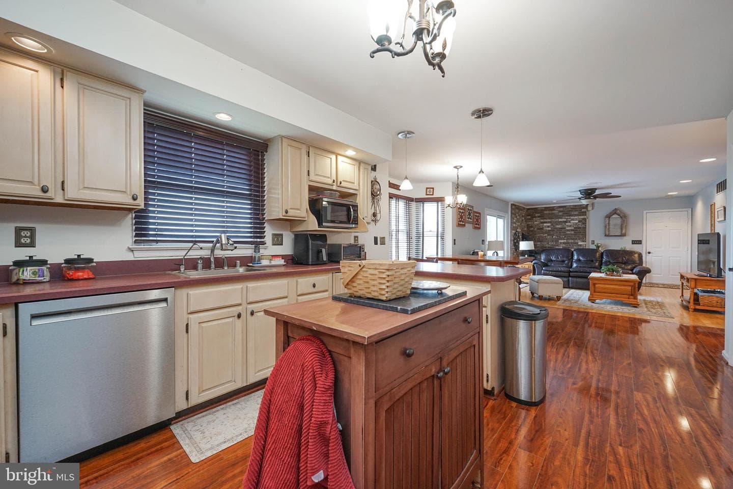 107 Chestnut Lane photo 34