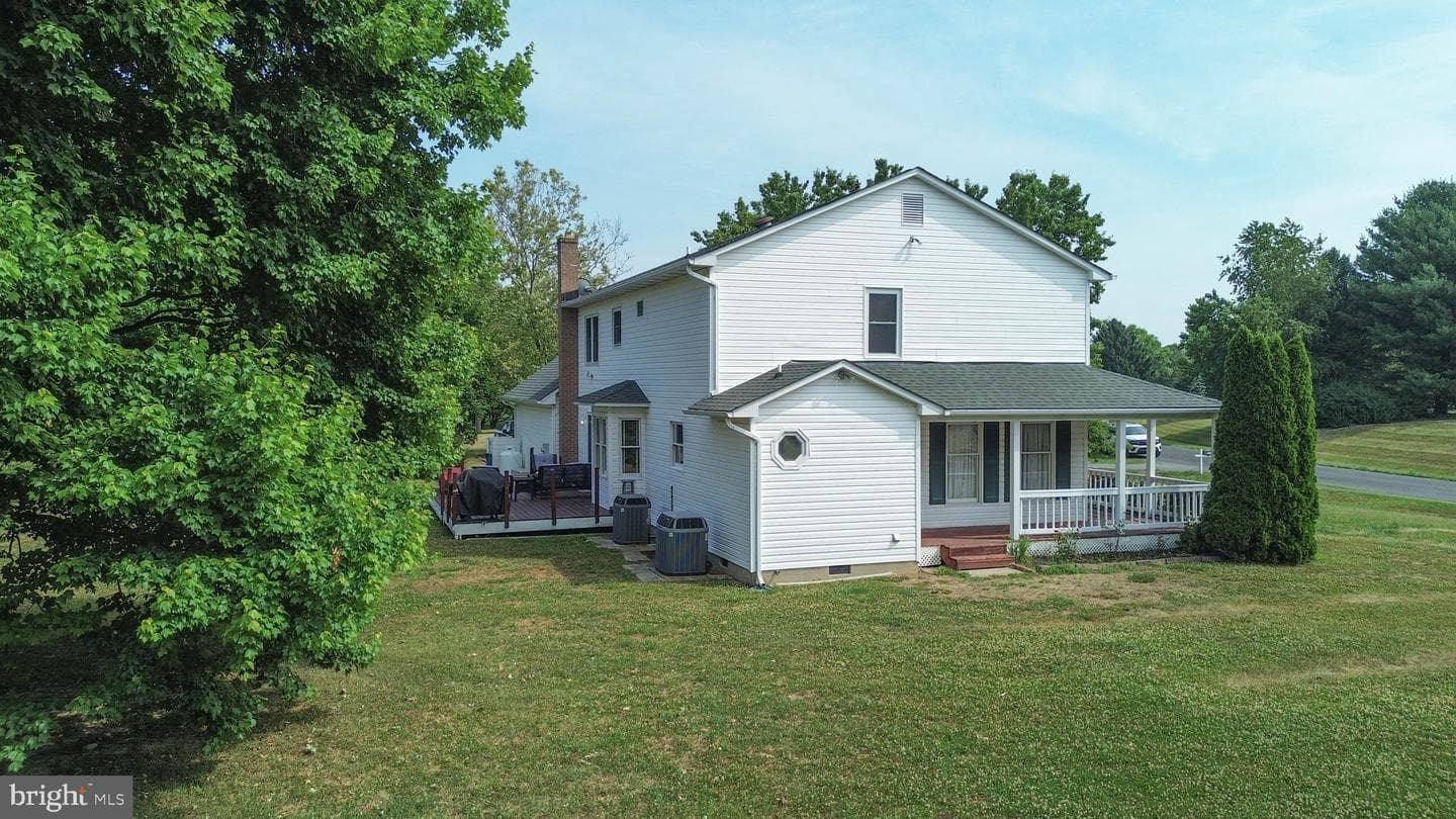 107 Chestnut Lane photo 8