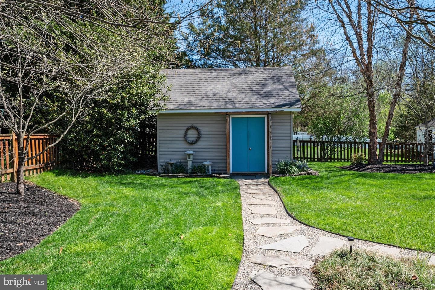 213 Edenderry Avenue photo 38