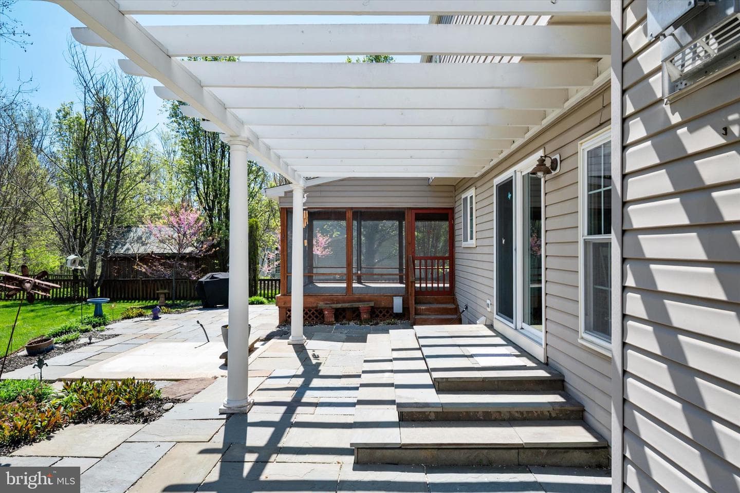 213 Edenderry Avenue photo 40