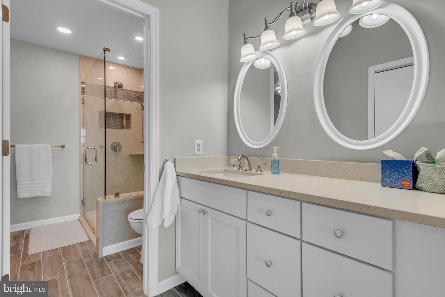 114 Bayview photo 29