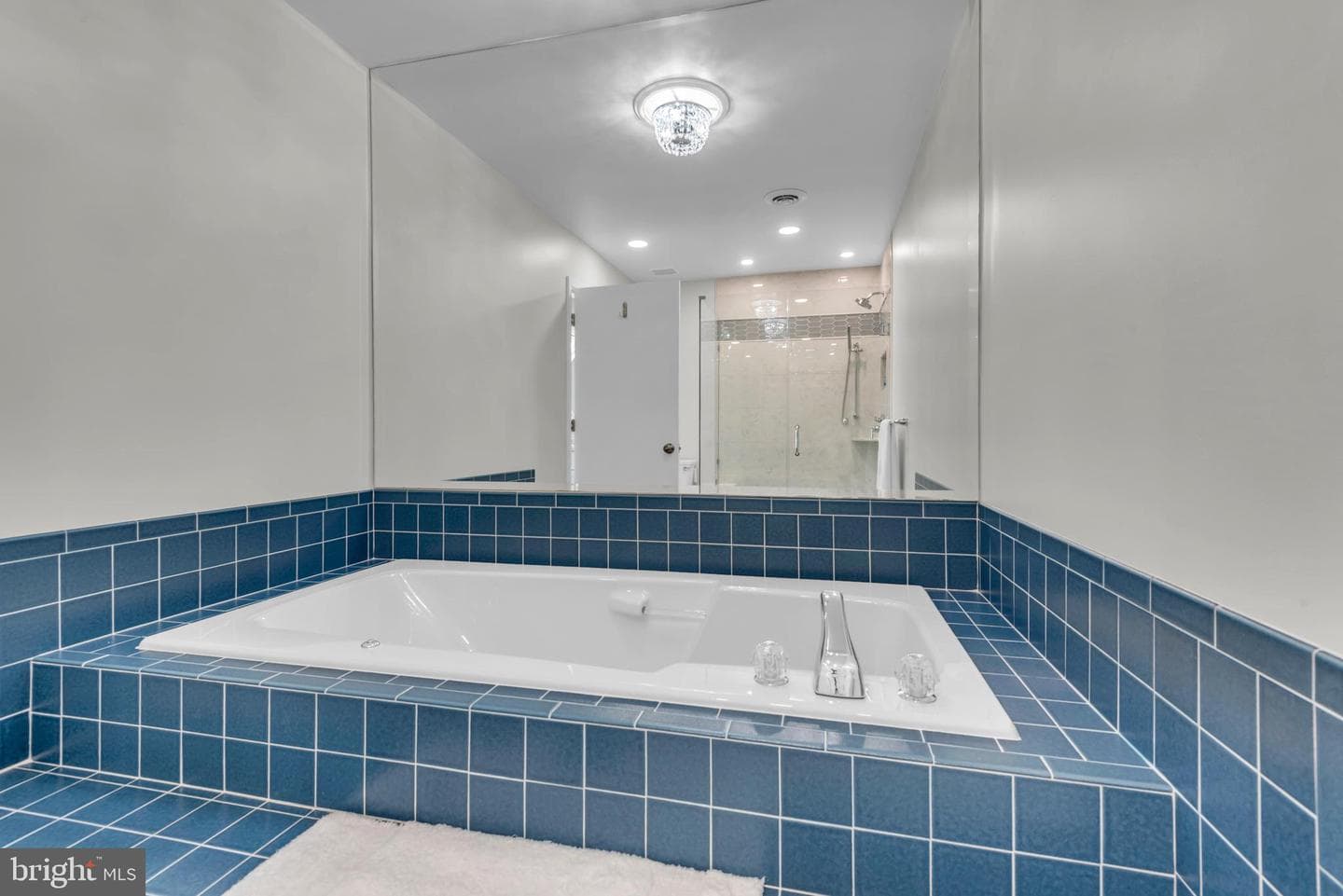 114 Bayview photo 32