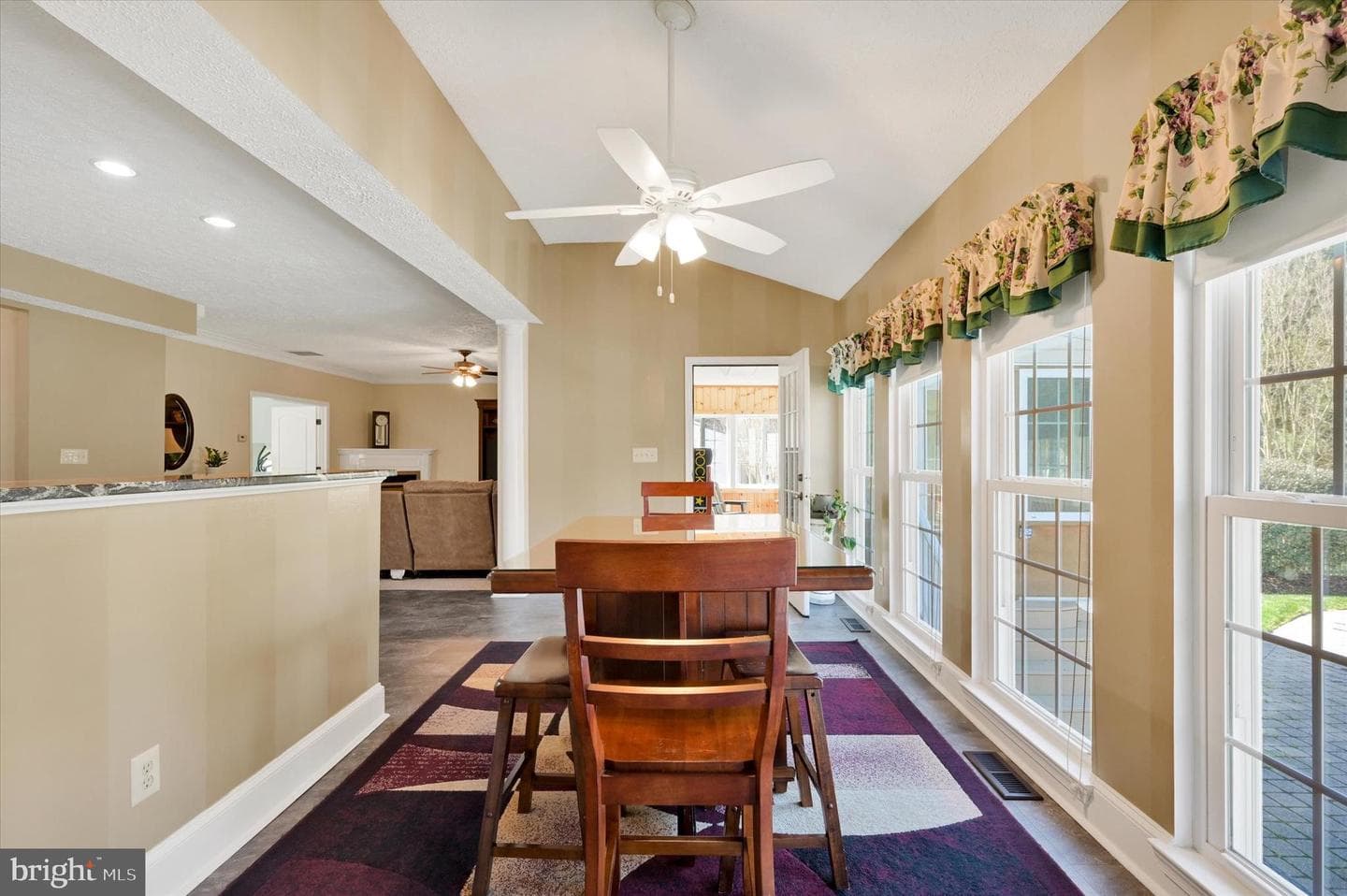 216 Edenderry Avenue photo 31