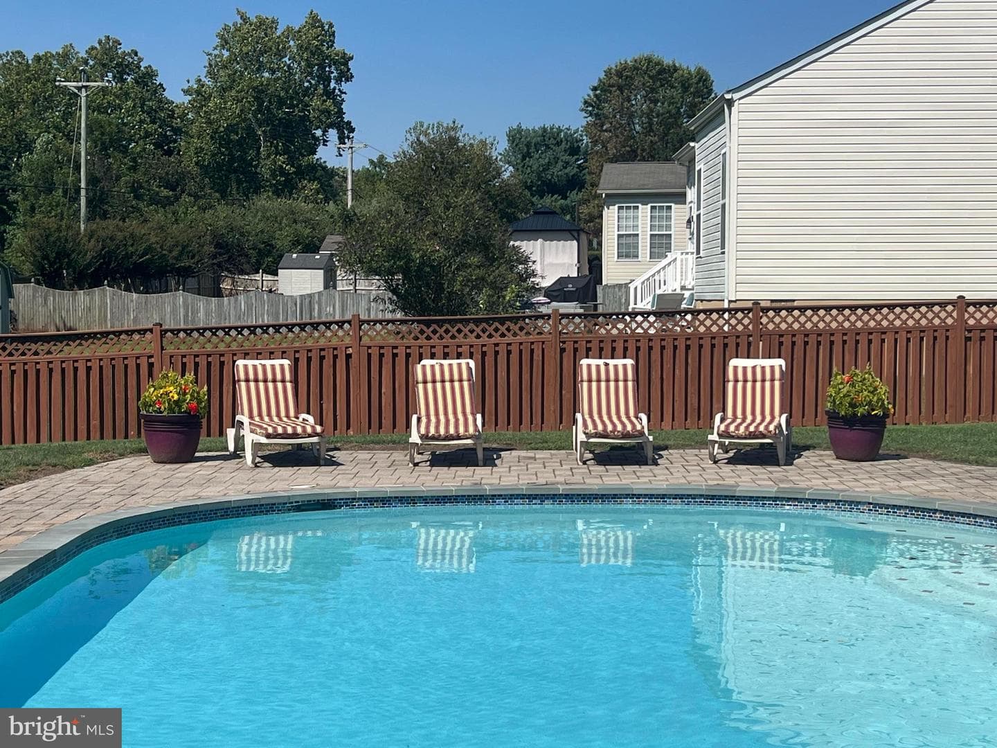 216 Edenderry Avenue photo 35