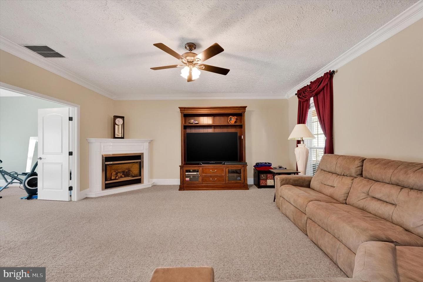216 Edenderry Avenue photo 8