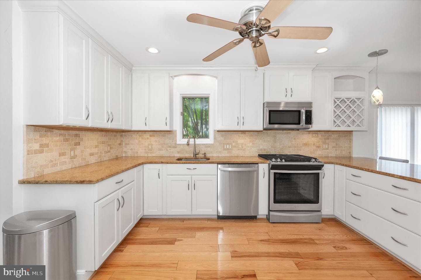 118 Bayview photo 17