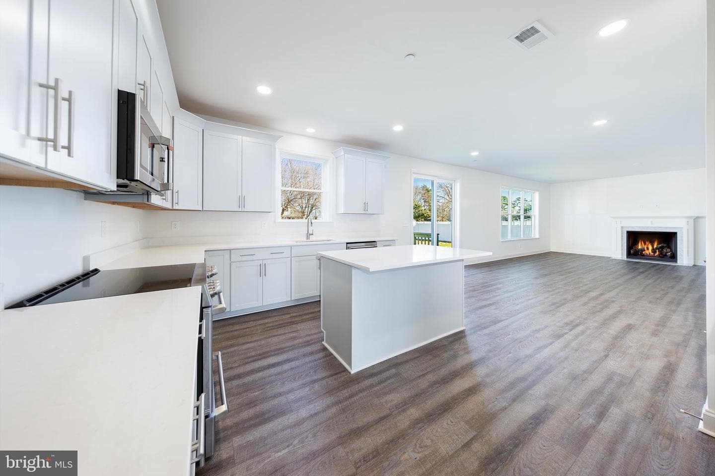 323 Chenowith Drive photo 8