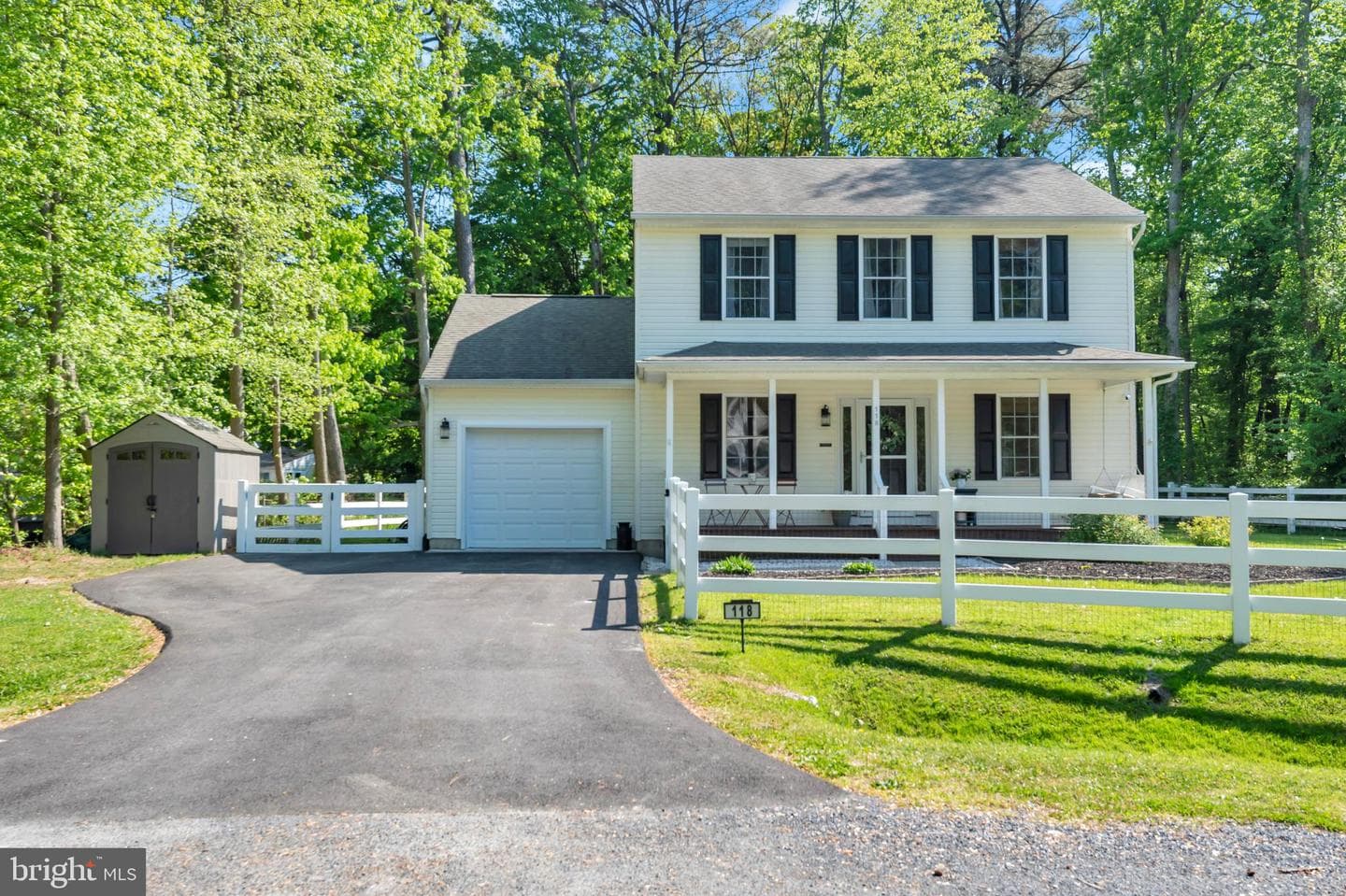 118 Stewart Lane photo 3