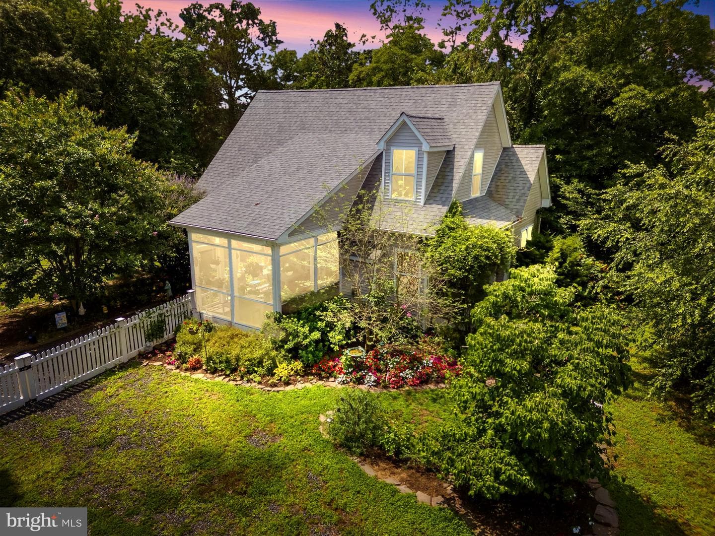 321 Front Street photo 3