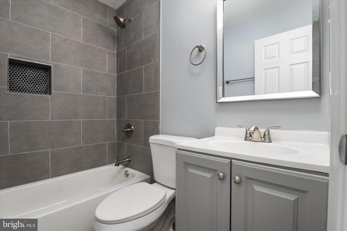 54f Queen Caroline Court photo 24