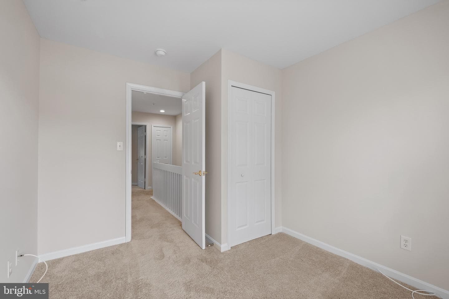 54 Queen Caroline Court photo 20