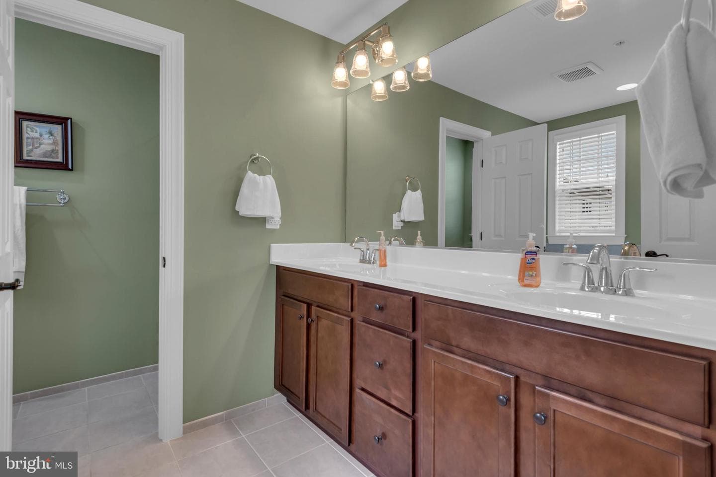 265 Evelyne Street photo 20