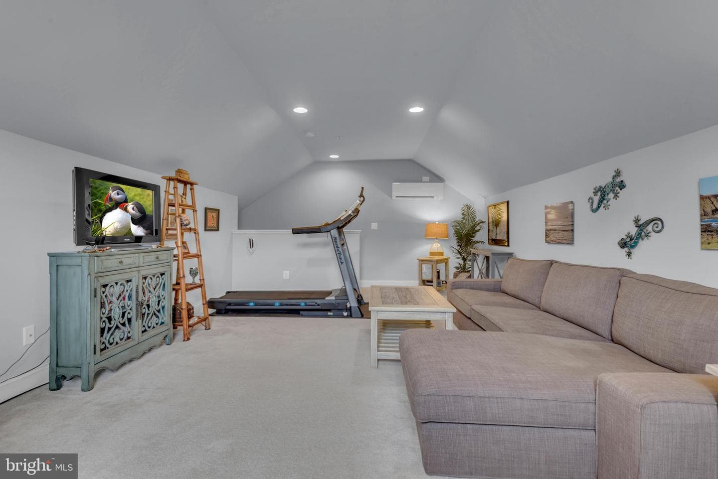 265 Evelyne Street photo 28
