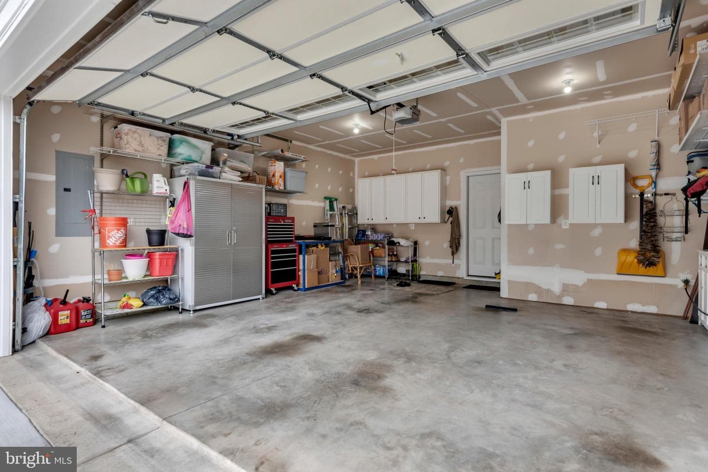 265 Evelyne Street photo 37