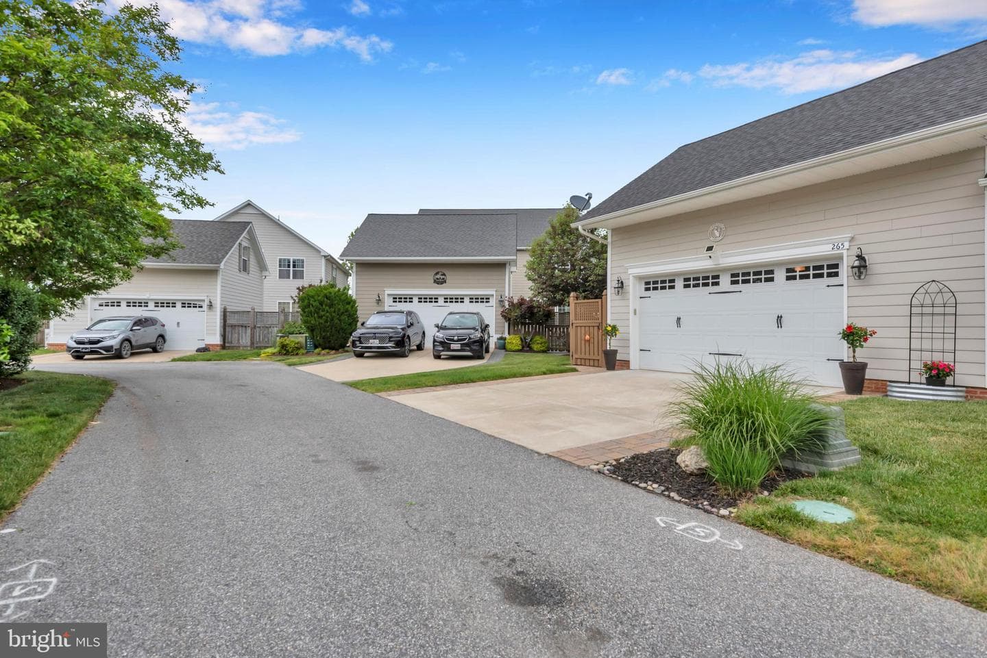 265 Evelyne Street photo 40