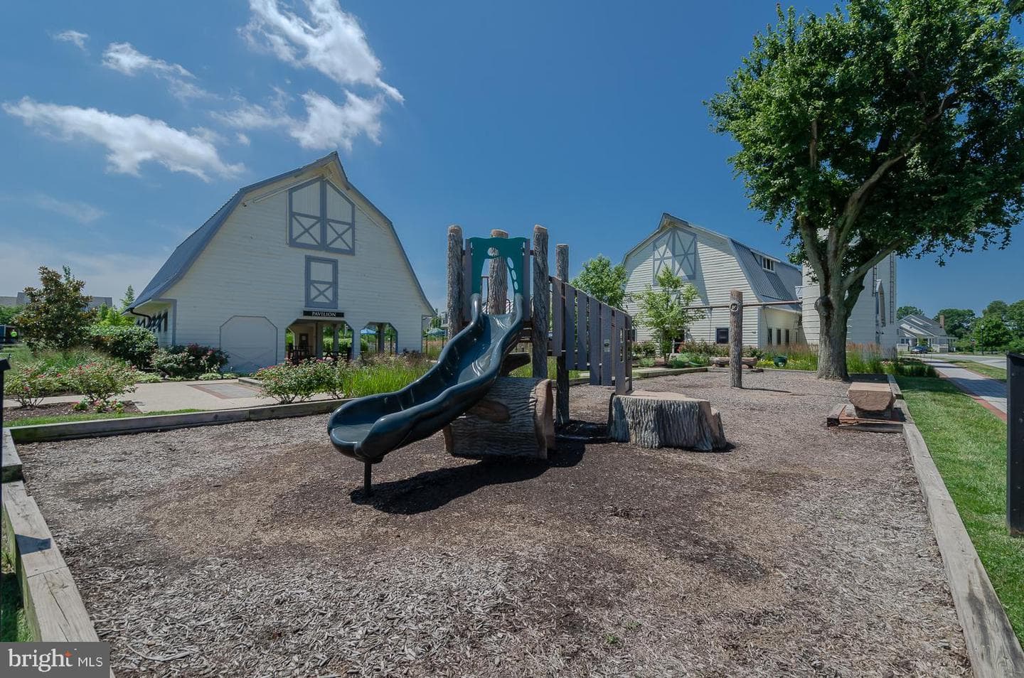 265 Evelyne Street photo 53