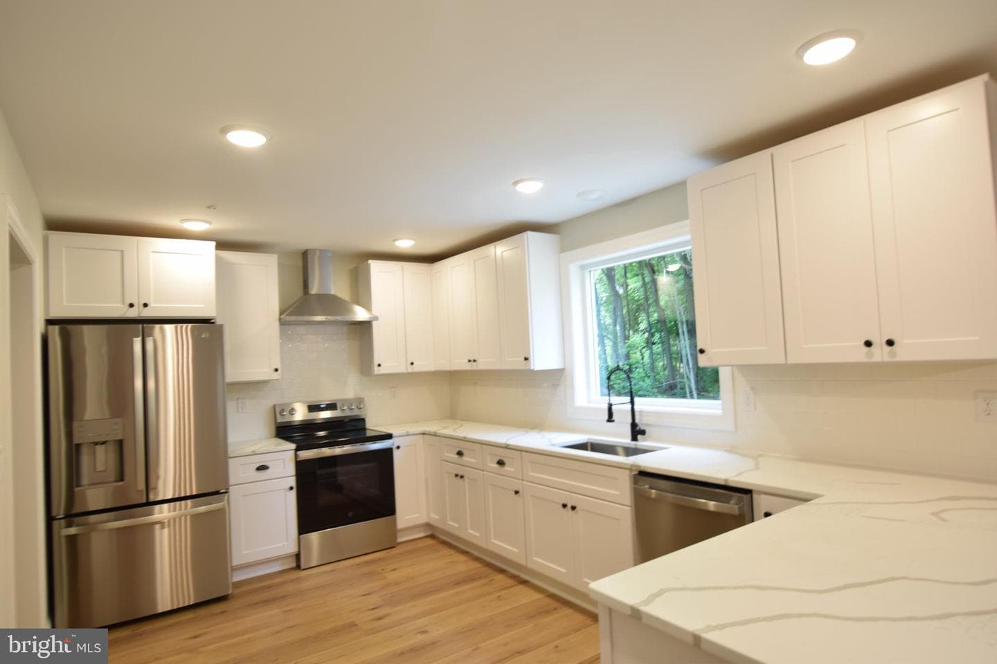111 Chestnut Road photo 9