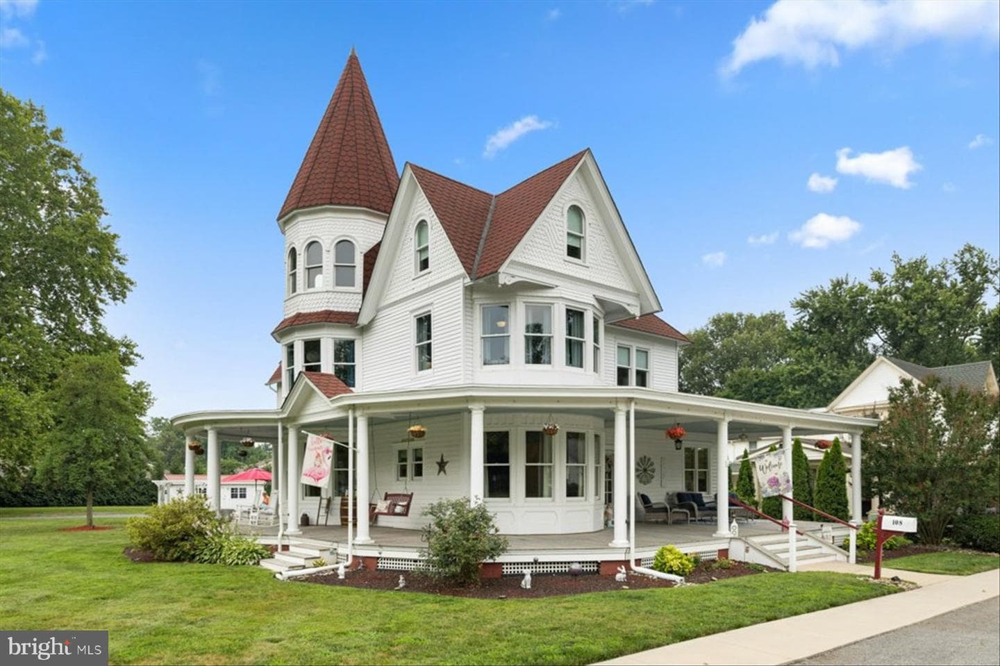 108 Maple Avenue photo 3