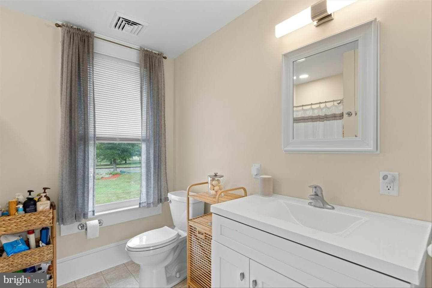 108 Maple Avenue photo 47