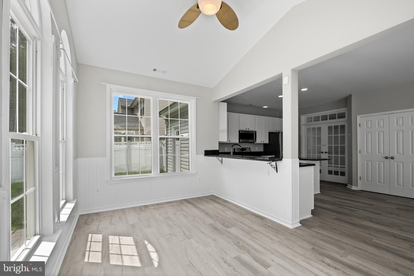 450 Web Foot Lane photo 24