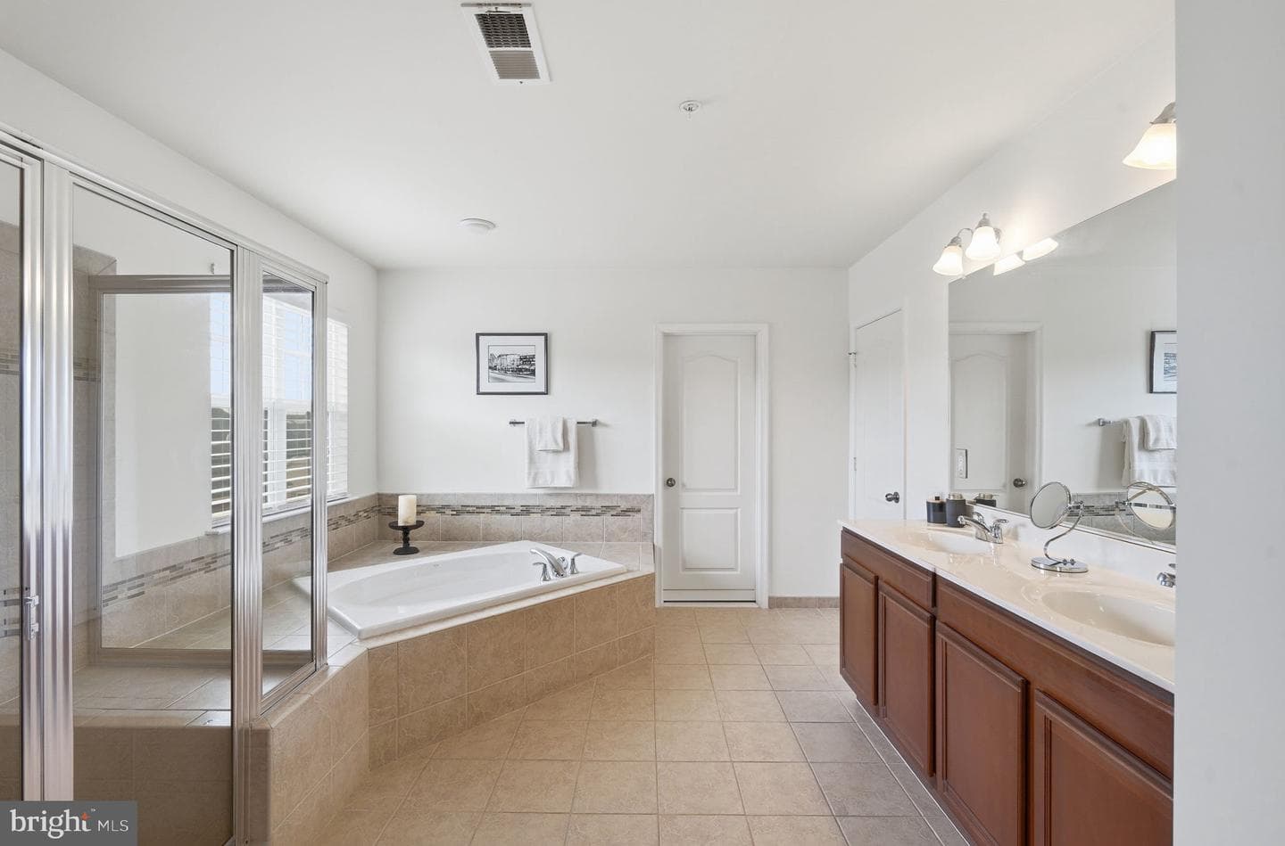 232 Evelyne Street photo 17