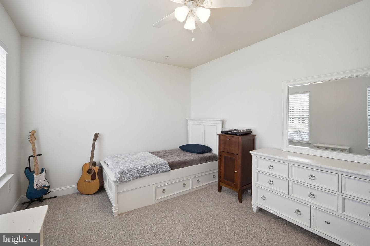 232 Evelyne Street photo 18