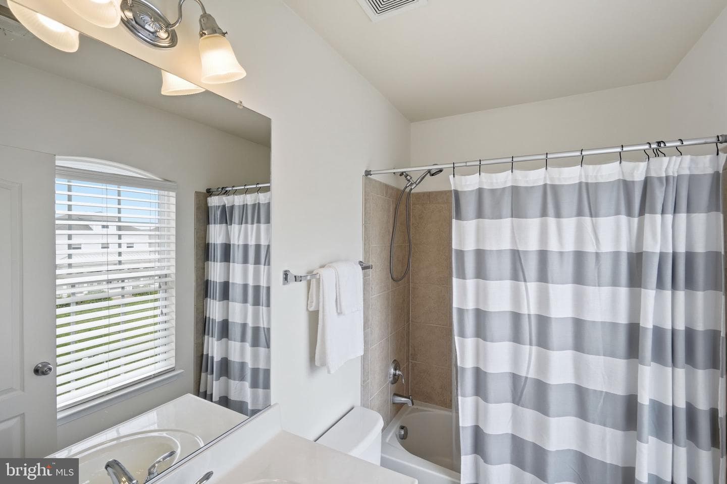 232 Evelyne Street photo 22