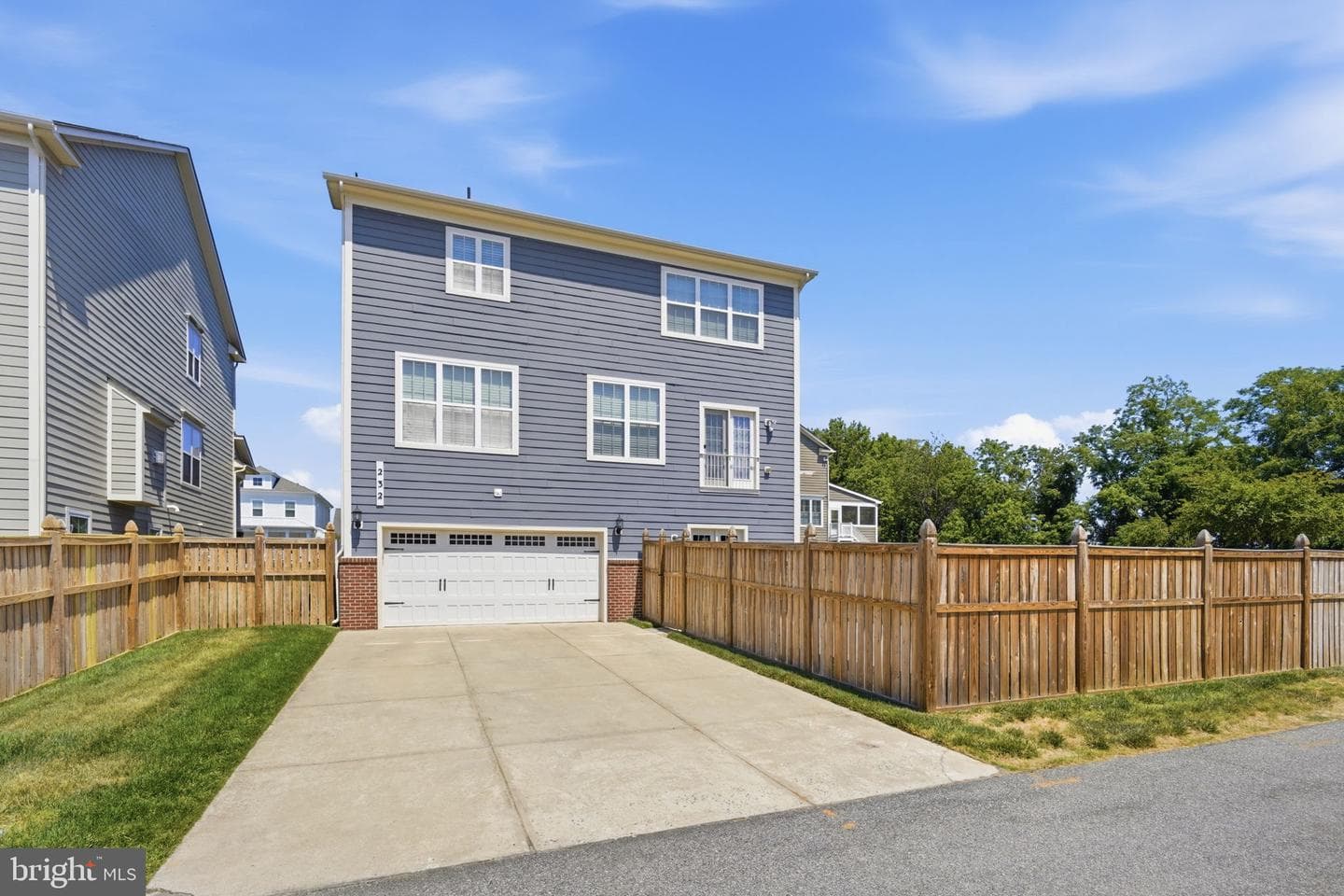 232 Evelyne Street photo 25