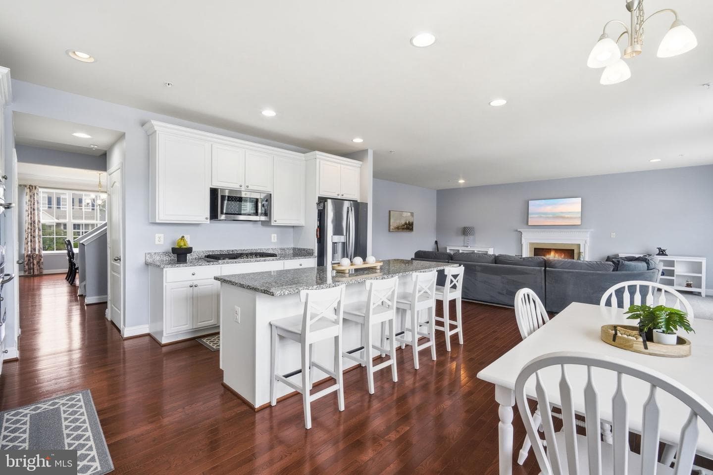 232 Evelyne Street photo 4