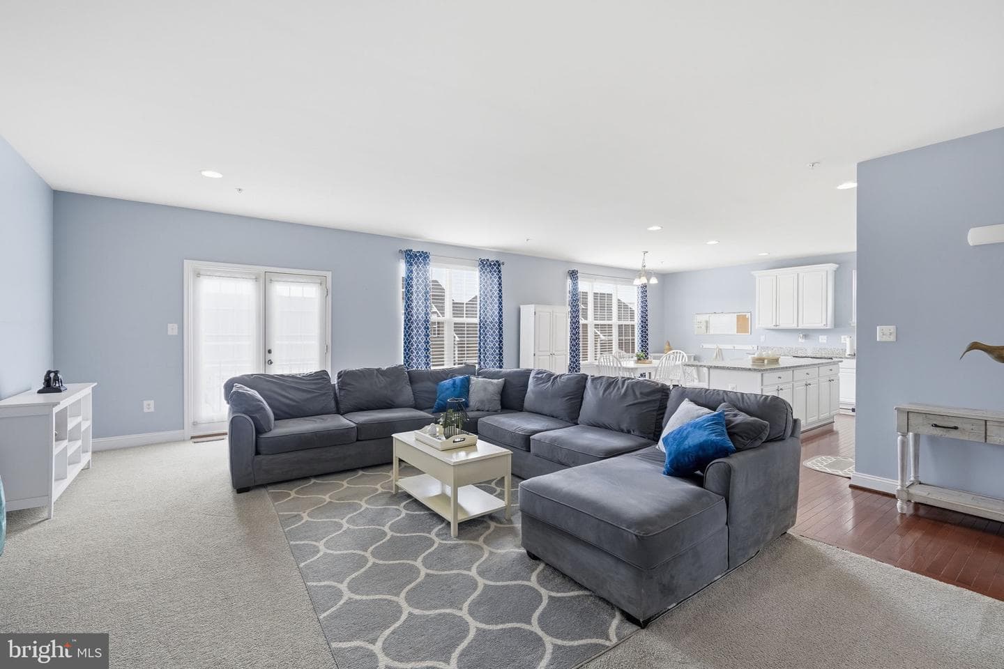 232 Evelyne Street photo 7