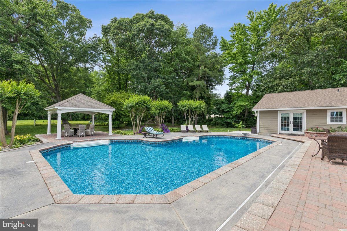102 Little Neck Road photo 57