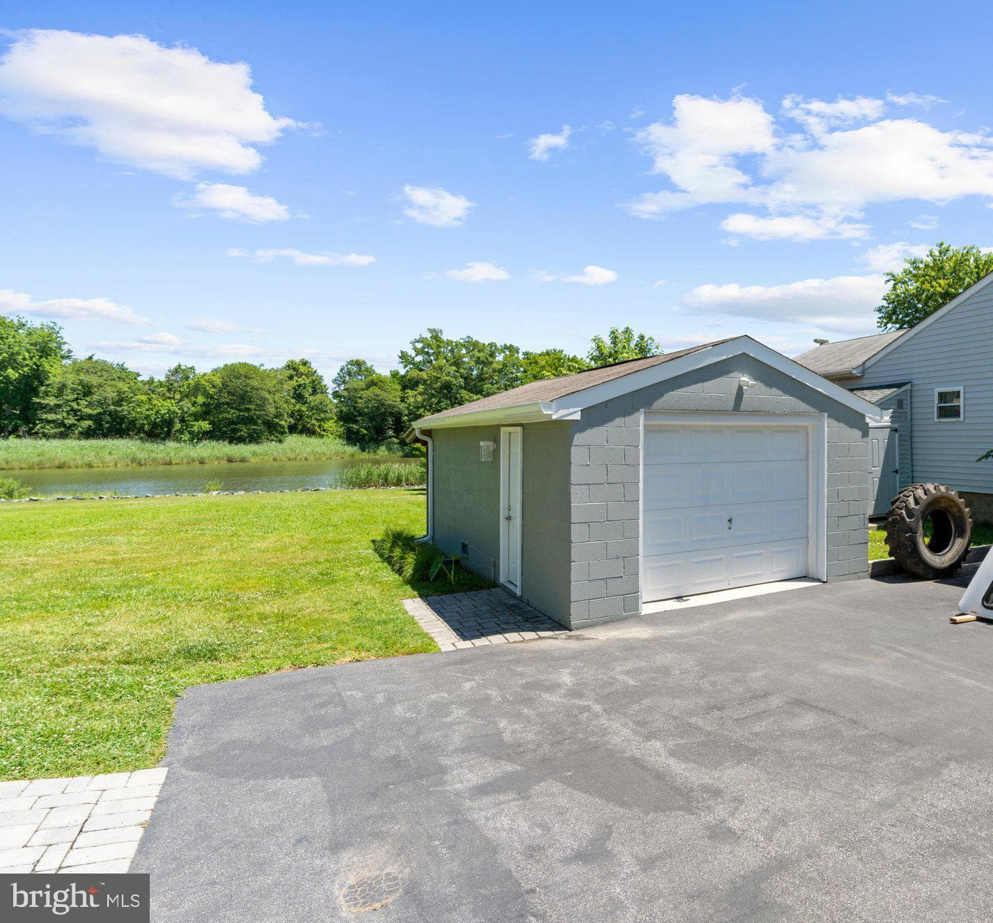 205 Riverside Drive photo 32