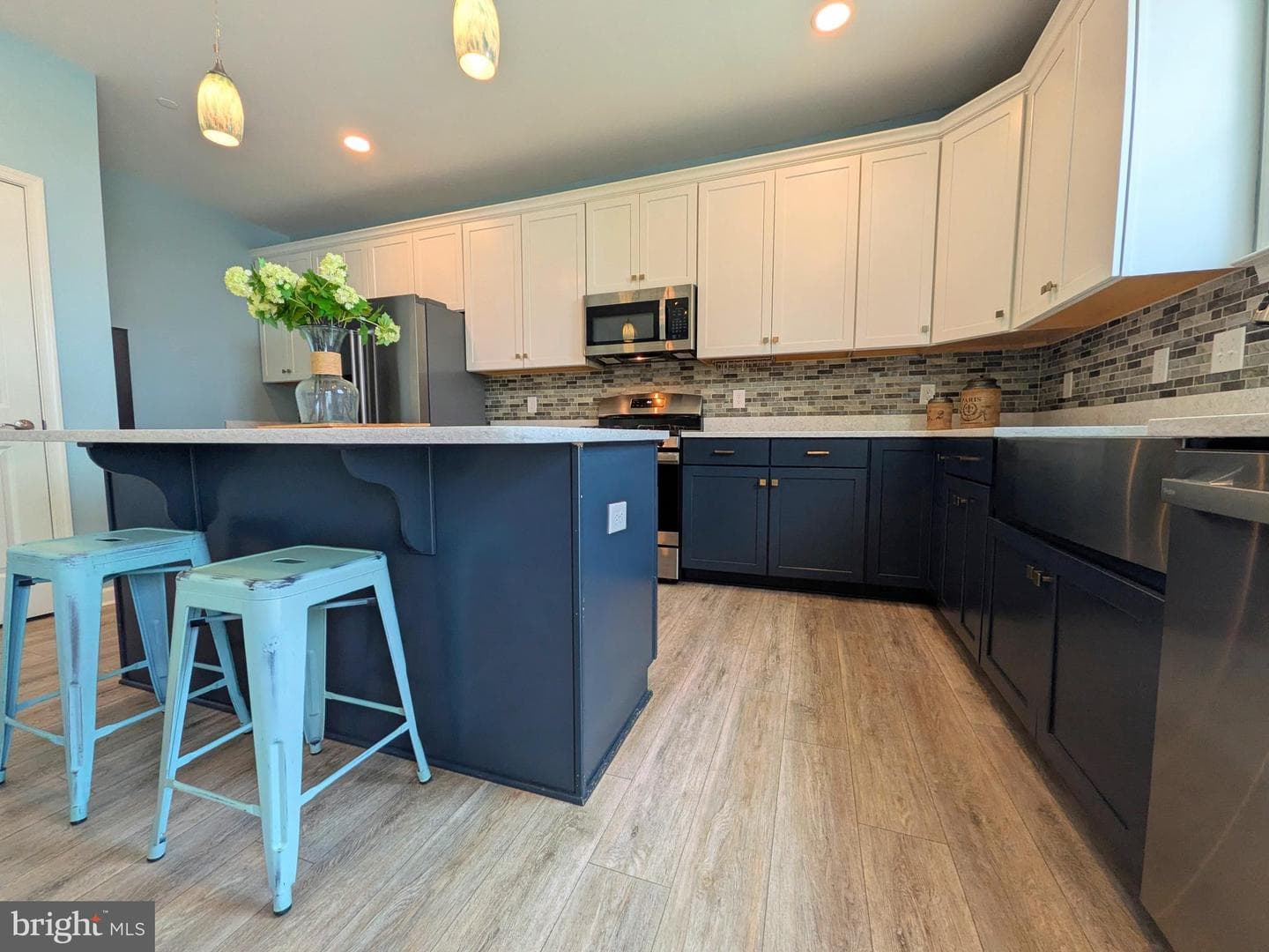 410 Wallman Way photo 20