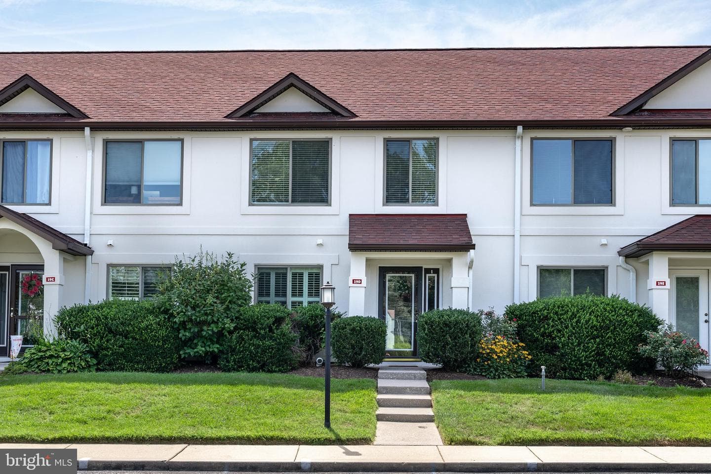 29 Queen Mary Court photo 3