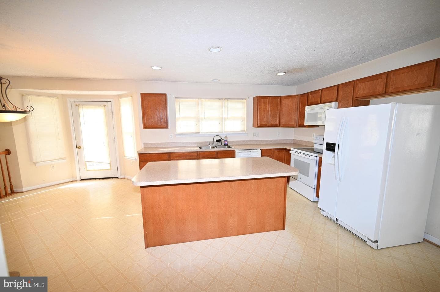 46689 Sandalwood Street photo 27
