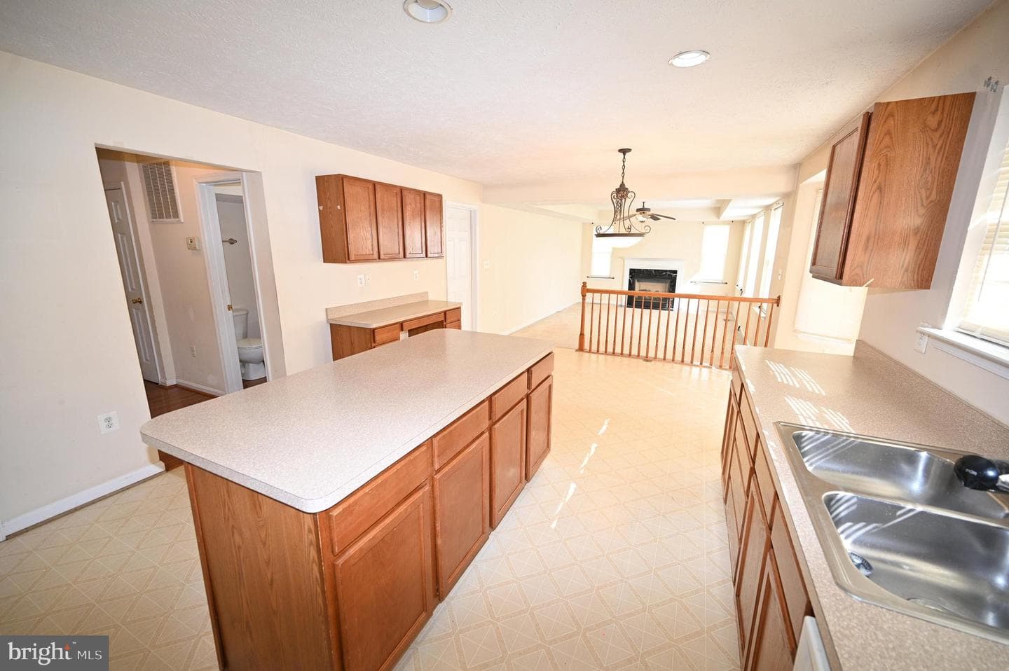 46689 Sandalwood Street photo 32