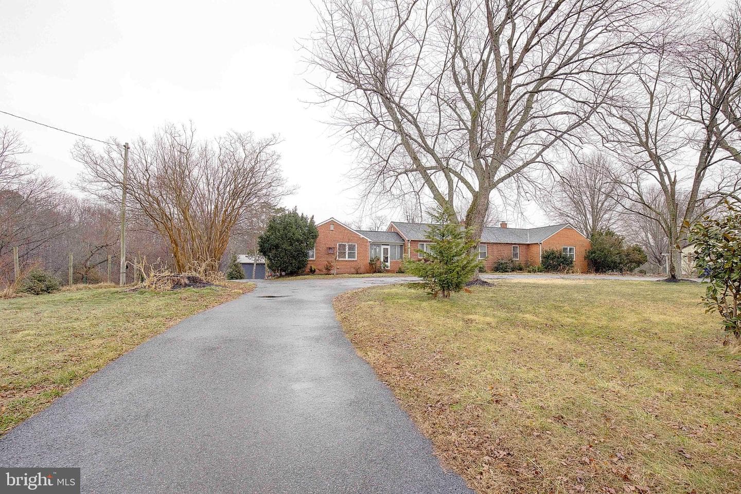 24820 Sotterley Road photo 2